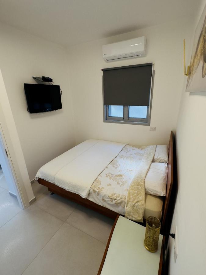 Amazing 2Rooms Apt In Bat Yam - Step By The Beach Exterior photo