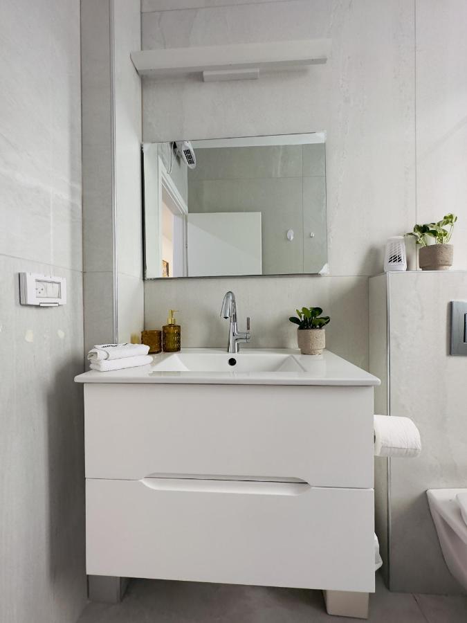 Amazing 2Rooms Apt In Bat Yam - Step By The Beach Exterior photo